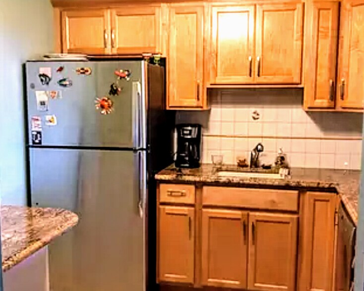 Building Photo - 1516 S Lakeside Dr