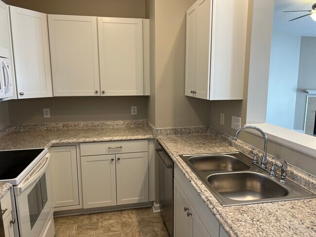 Building Photo - 3708 Cotswold Terrace