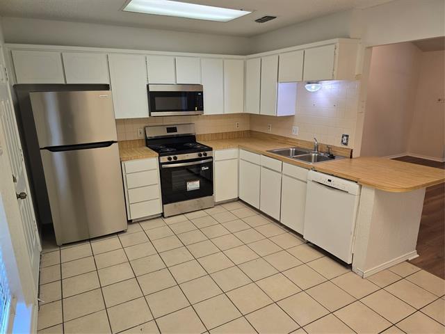 Building Photo - 7451 N College Cir