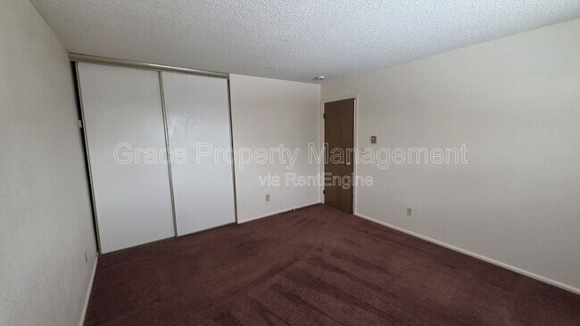 Building Photo - 1044 Maple Dr