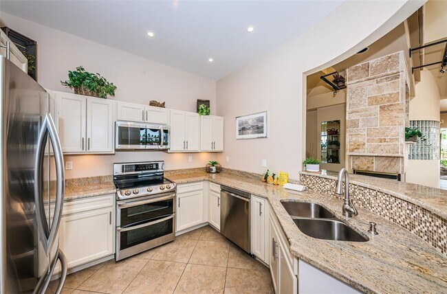 Building Photo - 6105 Bahia Del Mar Cir