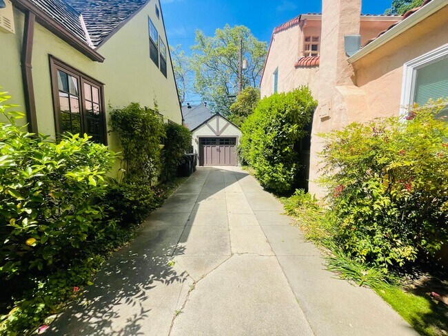 Building Photo - Gorgeous 3bed/2bath home in East Sac