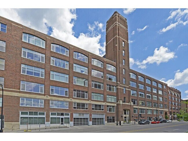 Building Photo - 700 N Washington Ave