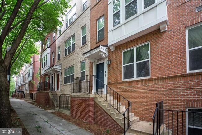 Building Photo - 2501 Sayles Pl SE
