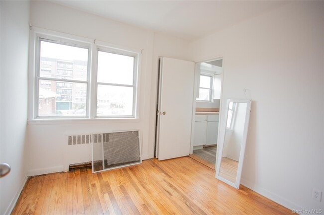 Building Photo - 345 Shore Rd