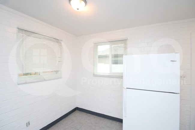 Building Photo - 1103 W Sherman St
