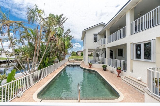 Building Photo - 202 George Rd SE