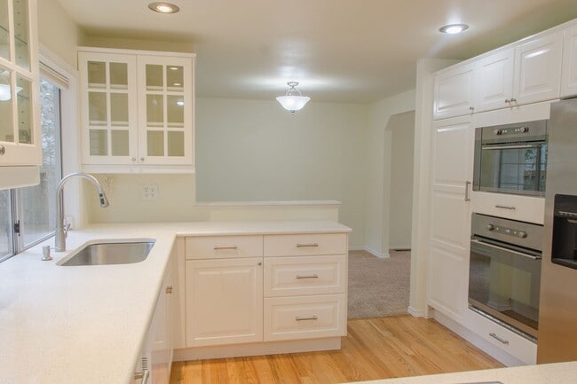 Building Photo - 3bd/2.5ba Issaquah Home