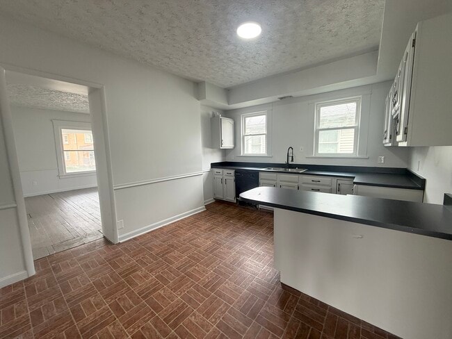 Building Photo - 343 Cedar Ave