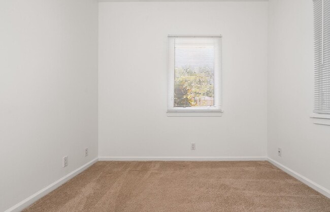 Building Photo - 2 Bedroom, 1 Bathroom Cottage in Kihei!