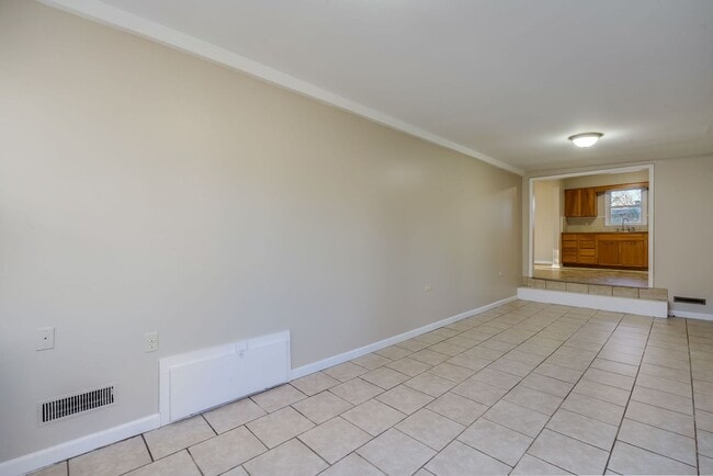 Building Photo - 2 Bed, 1 Bath Ready for Rent!