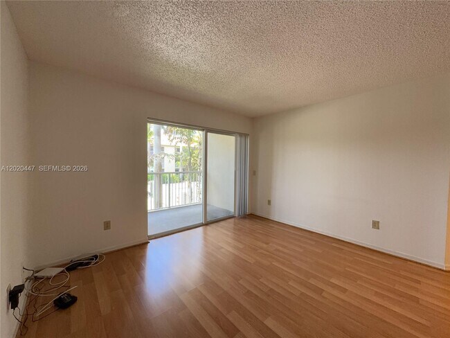 Building Photo - 470 S Park Rd