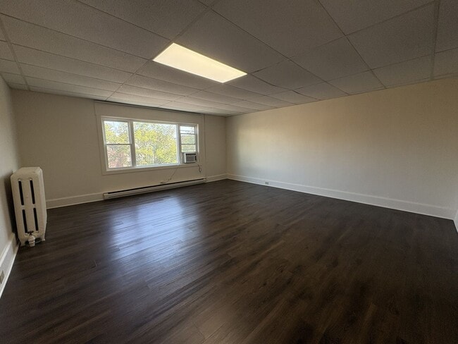 Building Photo - COMING SOON - Cozy 1-Bedroom in the Heart ...