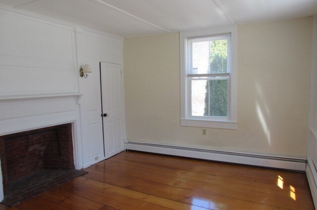 Building Photo - 316 Main St