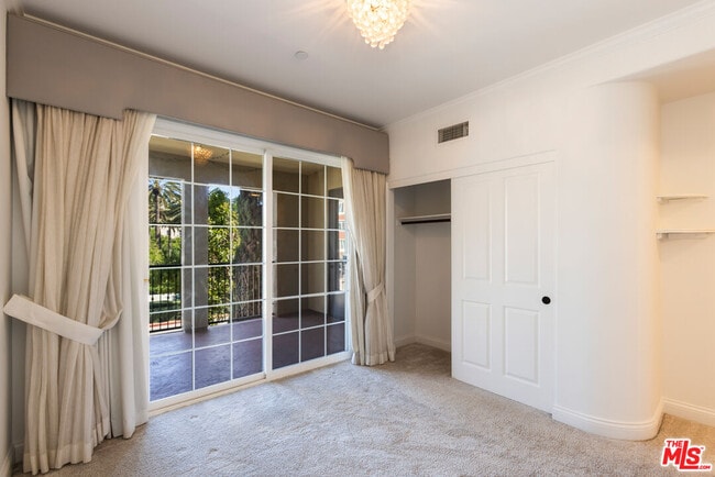 Building Photo - 12975 Agustin Pl
