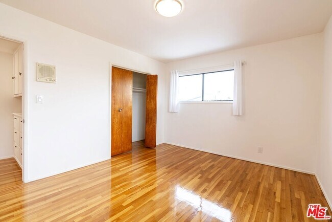 Building Photo - 443 Lomita St