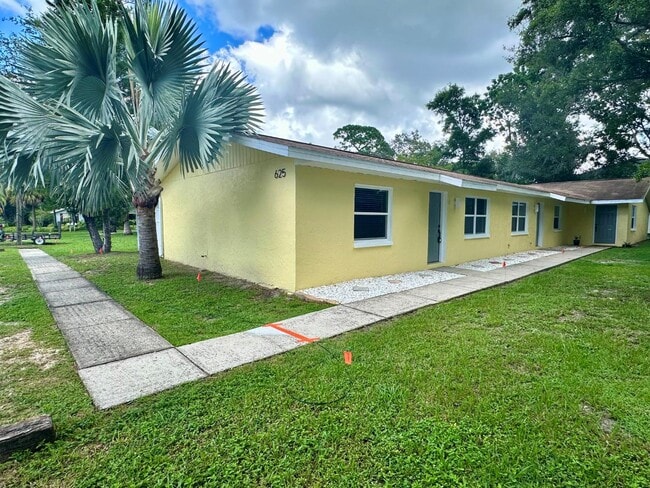 Building Photo - 625 4th Ave N