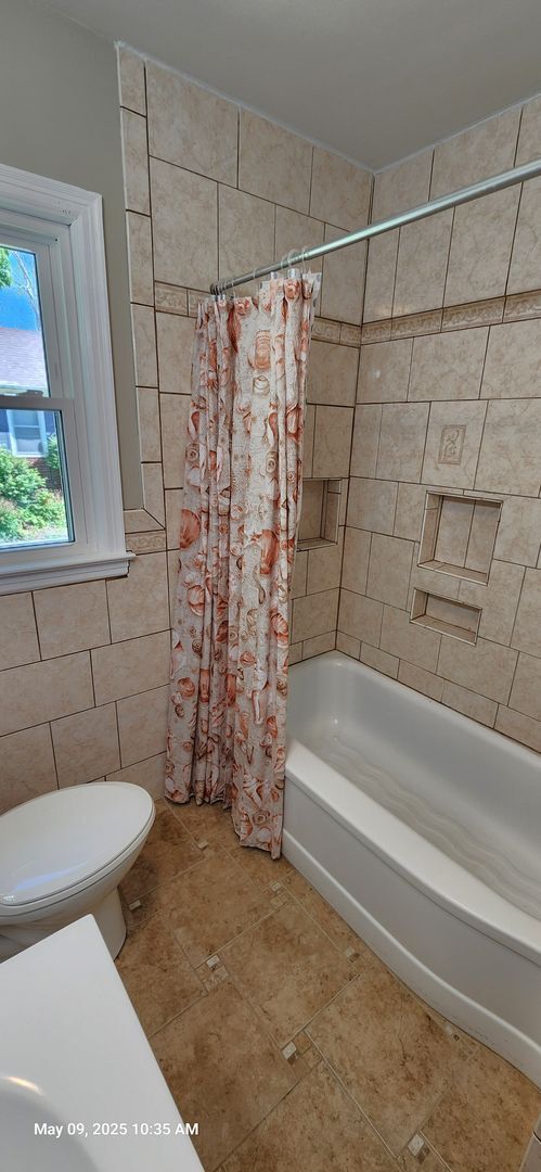 Building Photo - Beautiful updated home in desirable Perry, KS