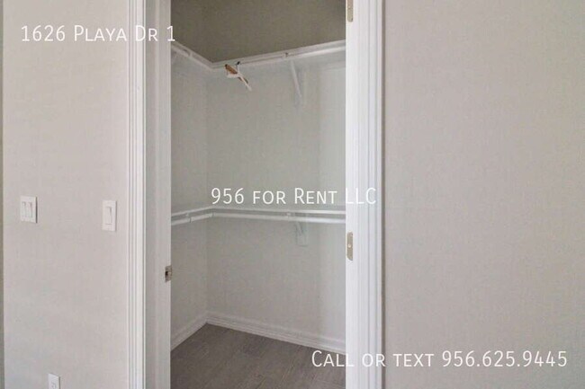 Building Photo - 1626 Playa Dr