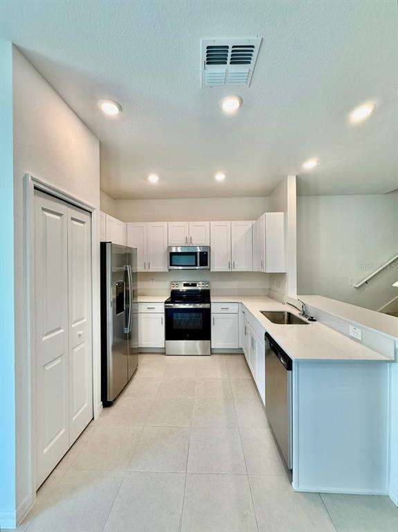 Building Photo - 10409 GOLDEN SANDS Ave