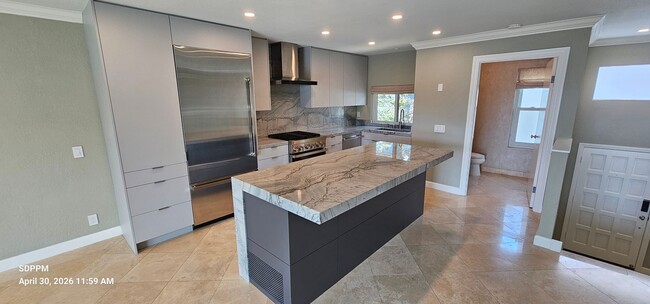 Building Photo - SAN DIEGO / BAY HO - Remodeled Nice 2 Bedroom & 2.5 Bath Townhouse.  AVAILABLE NOW!