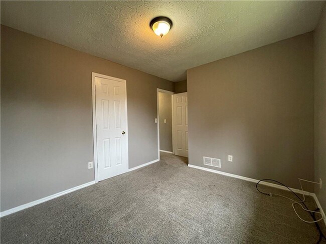 Building Photo - 4554 Doral Dr SW
