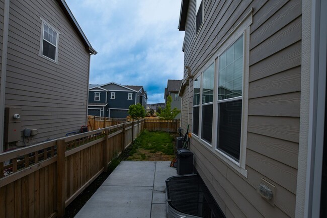Building Photo - Bonus Loft and Basement!