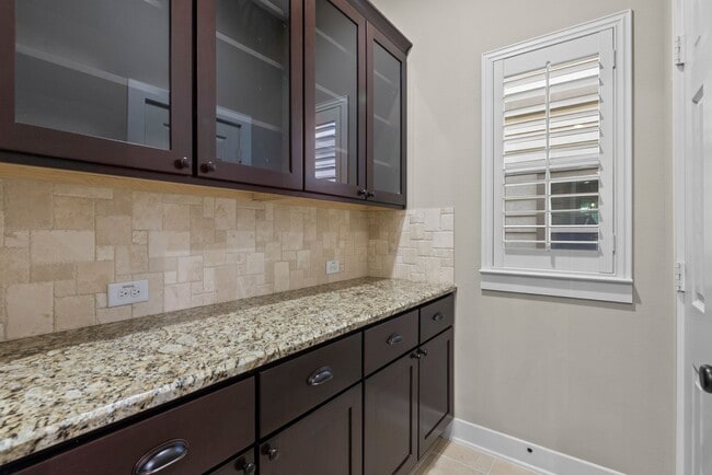 Building Photo - Stunning Single-Family Home in the Heart o...