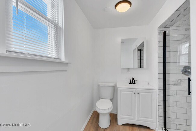 Building Photo - 12 Main St