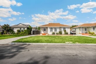 Building Photo - 3 Bed / 2 Bath Home with 2 Car Garage