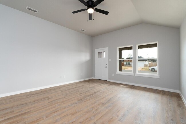Building Photo - 171 Tombstone Rd