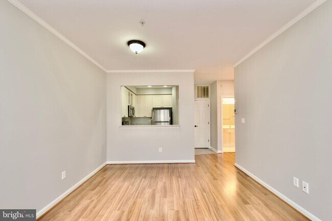 Building Photo - Charming & Pet-Friendly 1BR/1BA Condo in Alexandria’s Stonegate
