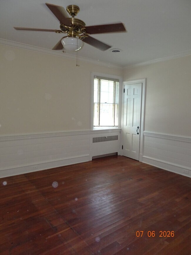 Building Photo - 3 bedrooms, 2 baths single family home