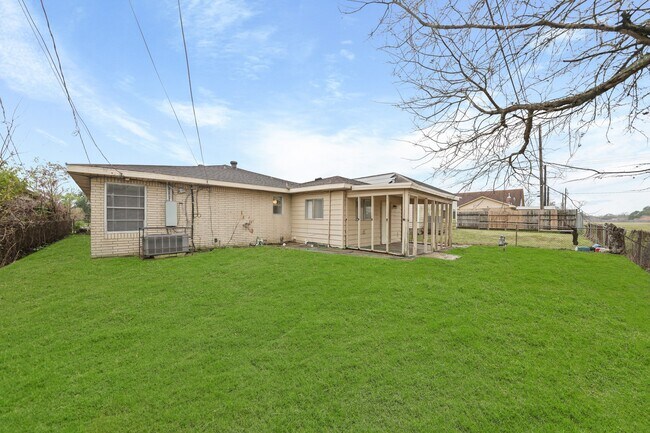 Building Photo - 6806 Woodrow St