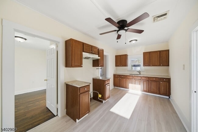 Building Photo - 75 Lakeview Terrace