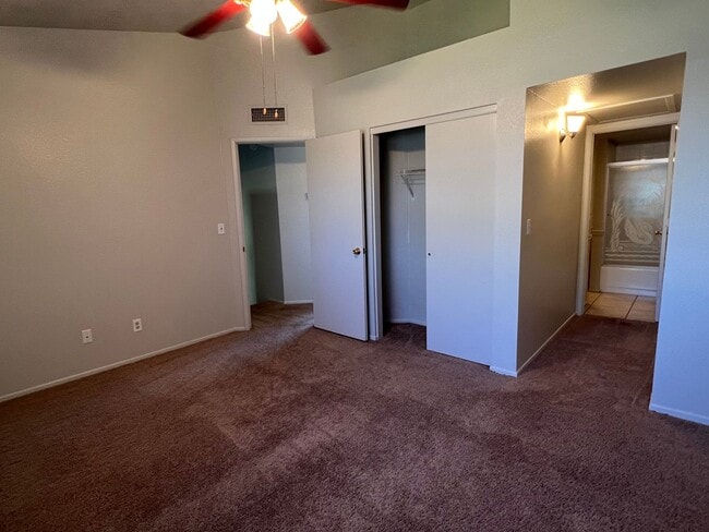 Building Photo - Chandler Townhouse 2 Bed & 1.5 Bath - 2 St...