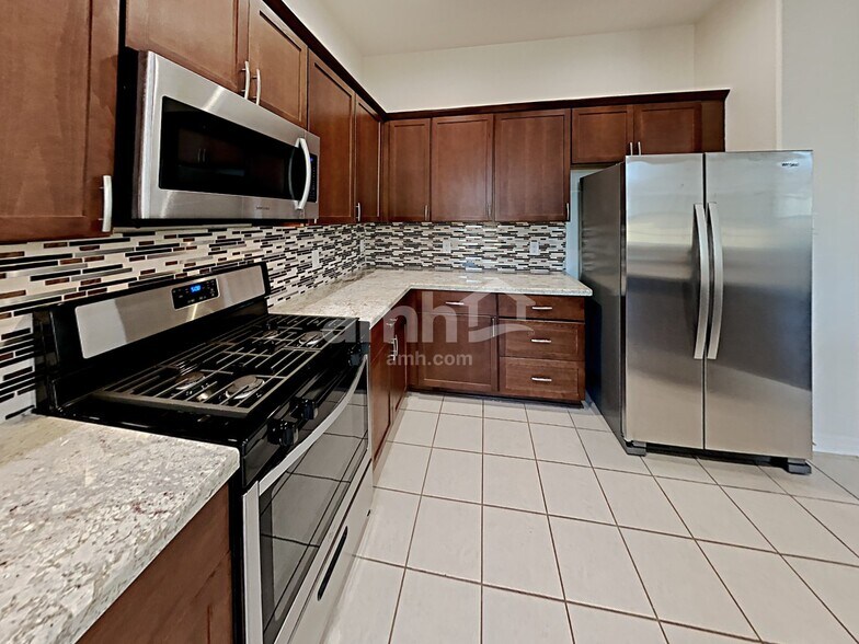 Building Photo - 2204 Perkins Crossing Dr