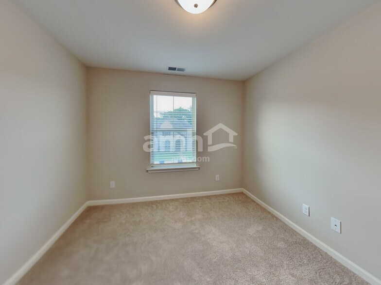 Building Photo - 5571 Stonecrest Dr