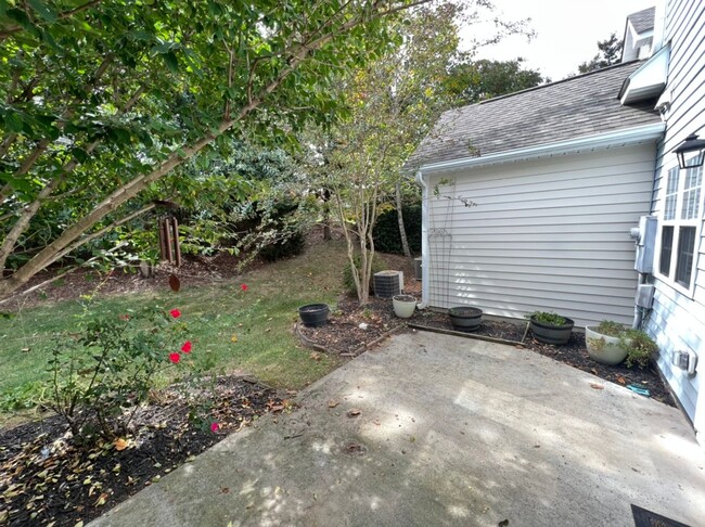 Building Photo - Cute 2 Bedroom Townhouse in Chapel Hill