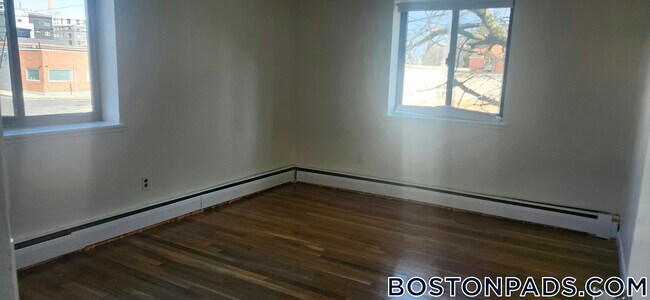 Building Photo - 122 Dustin St