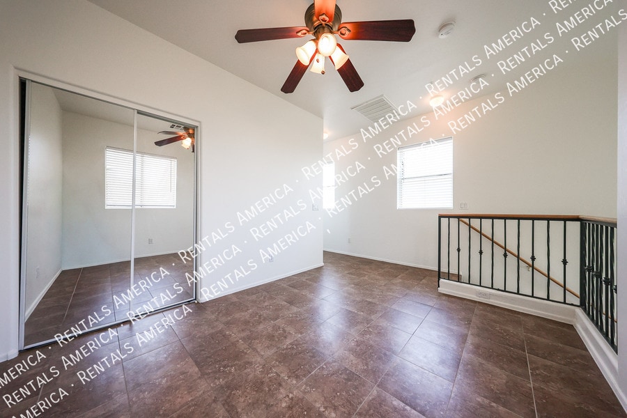 Building Photo - 747 N Port Dr