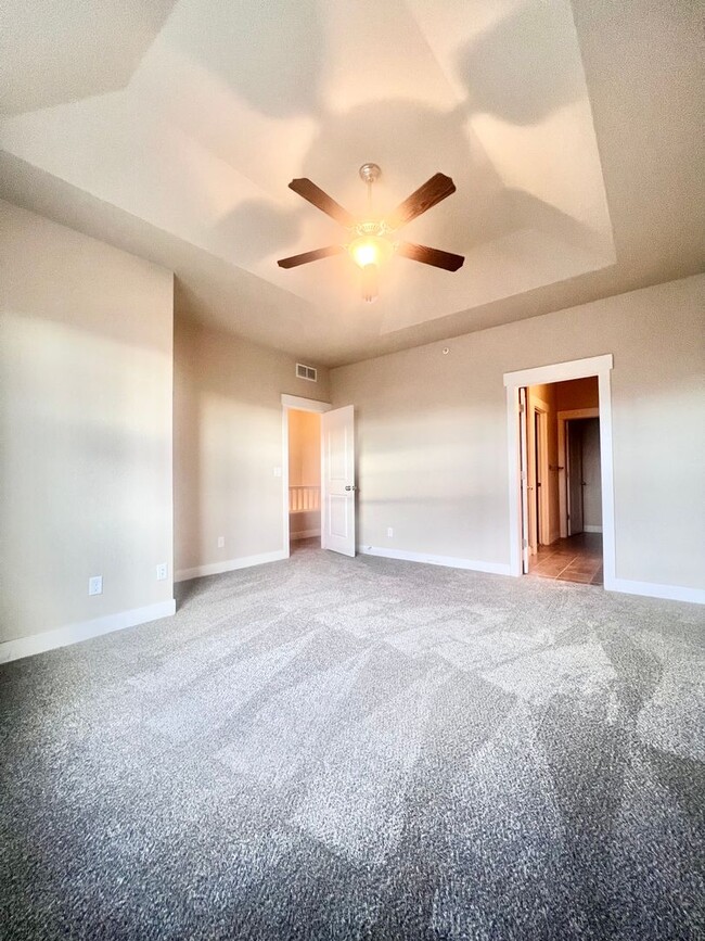 Building Photo - 3 bedroom/2.5 bath Condo with attached 2 car garage In Fossil Lake Subdivision in Fort Collins, CO