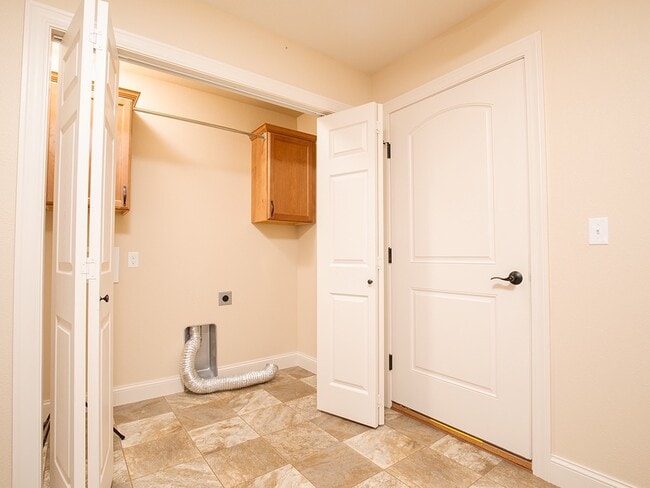 Building Photo - 1741 Golf Dr