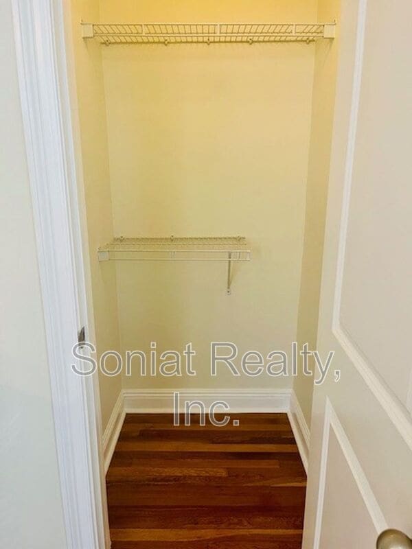 Building Photo - 3215 Nashville Ave