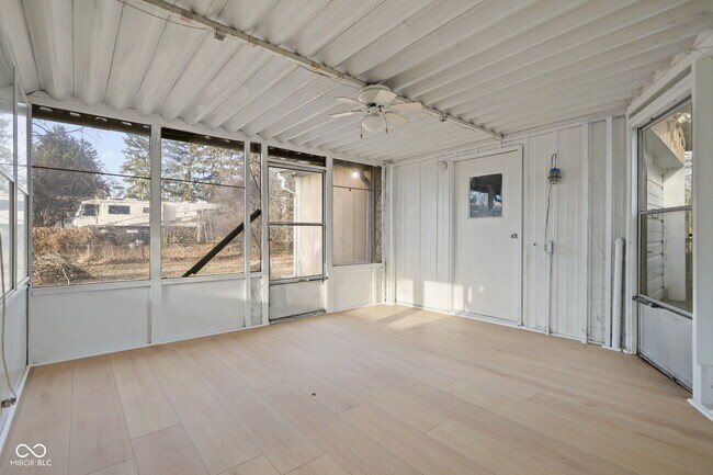 Building Photo - 8856 Moll Dr