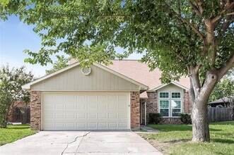 Building Photo - 702 Southridge Ct