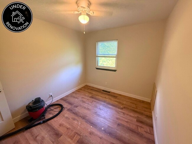 Building Photo - 7220 N Moberly Dr