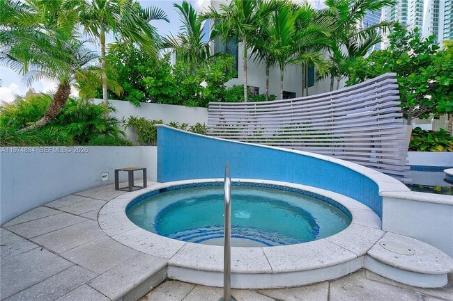 Building Photo - 851 NE 1st Ave