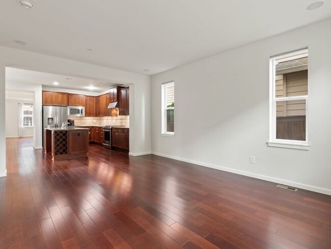 Building Photo - Spacious 4Bd Redmond Home