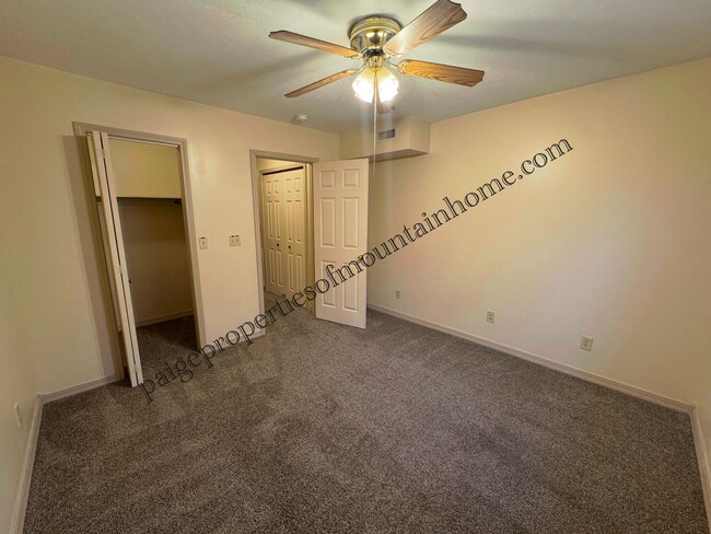 Building Photo - 1218/1220 Ridgecrest